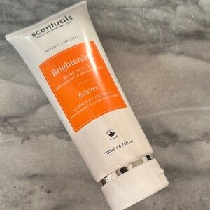 NEW Scentuals Brightening Body Scrub